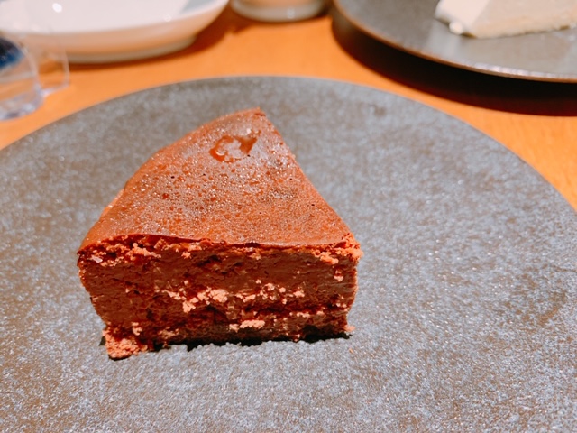 関西初上陸カフェ Top S大阪梅田で濃厚チョコレートケーキを堪能