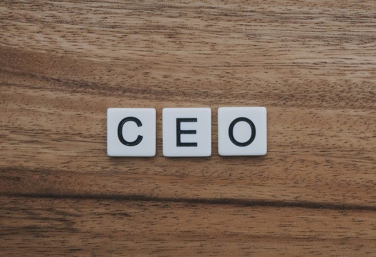 CEOの略とは？COOとの違い？英検1急の私が【徹底解説】