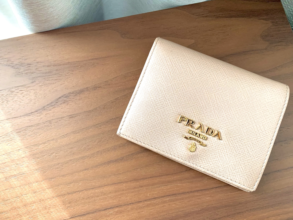 プラダの財布二つ折りのレディース人気のピンク２年使用レビュー
